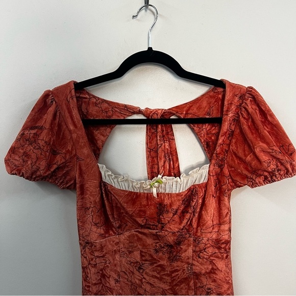 Kimchi Blue x Urban Outfitters Jill Velvet Cherub Mini Dress - Picture 5 of 16